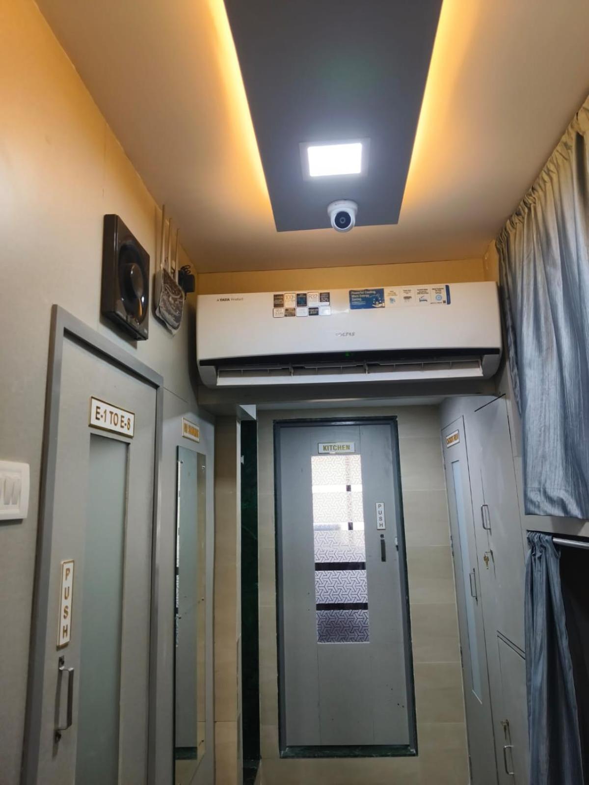 Rest Inn Hostel Dormitory Mumbai Exteriör bild